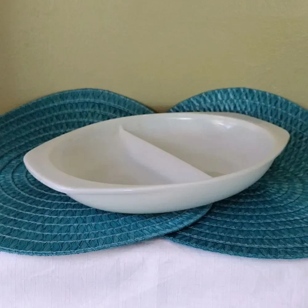 Pyrex‎ VTG White Milk Glass 1.5 Qrt Divided Oval Serving Dish Bowl